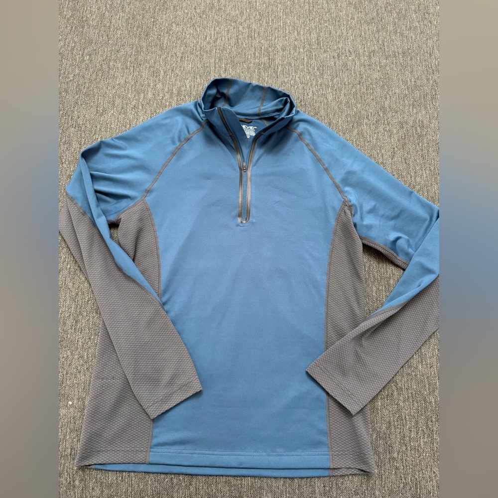 Obermeyer men’s blue & gray quarter zip  Pullover size Medium
